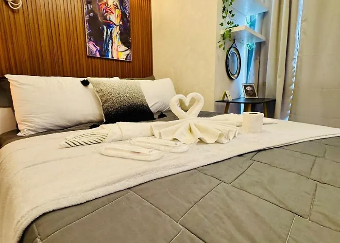 Cozy Modern Walk To Venice Grand Canal Manila